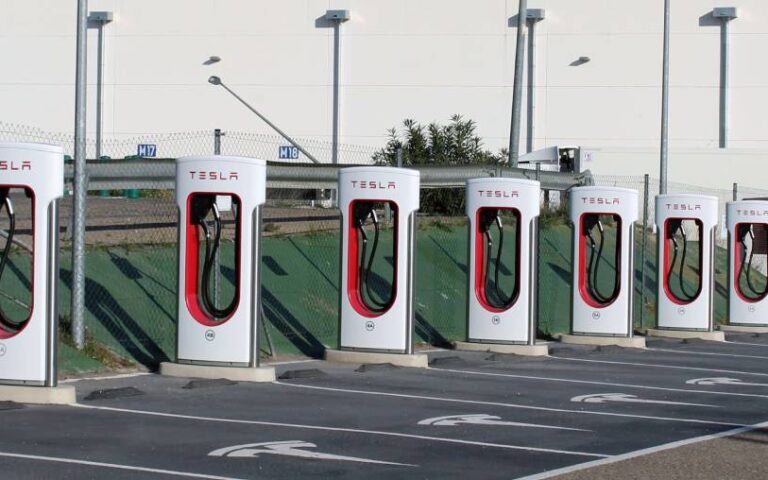 El mantra de “la causa de la lenta proliferación del vehículo eléctrico de batería BEV en España es la falta de infraestructura de recarga” – Zolio Ríos