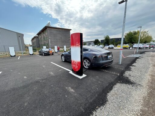 10 Años con mi Tesla Model S: el secreto para ahorrar miles de euros, reducir 13 Toneladas de CO₂ y disfrutar de una conducción de lujo. -Jorge Hueso – Responsable Desarrollo Electrolineras, Acciona Energía